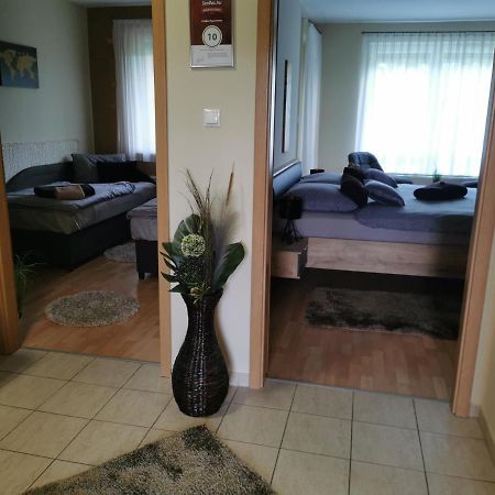 Csabai Apartman Бік Екстер'єр фото