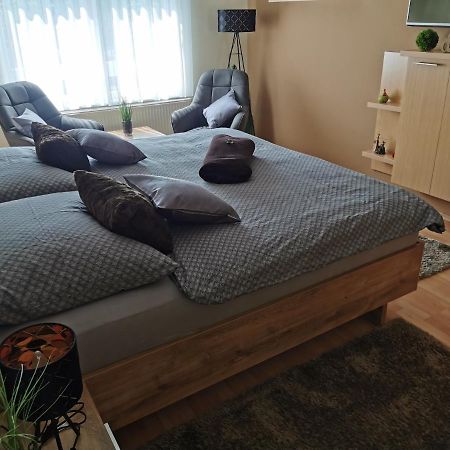 Csabai Apartman Бік Екстер'єр фото