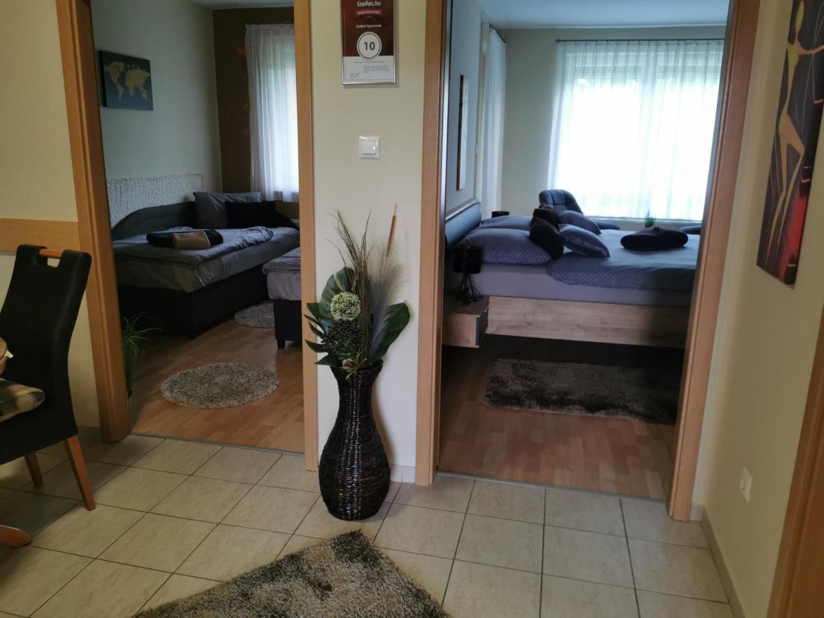 Csabai Apartman Бік Екстер'єр фото