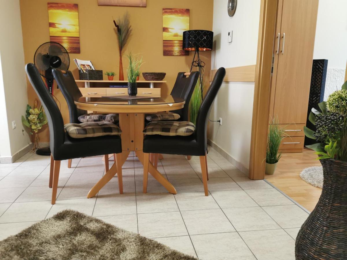 Csabai Apartman Бік Екстер'єр фото