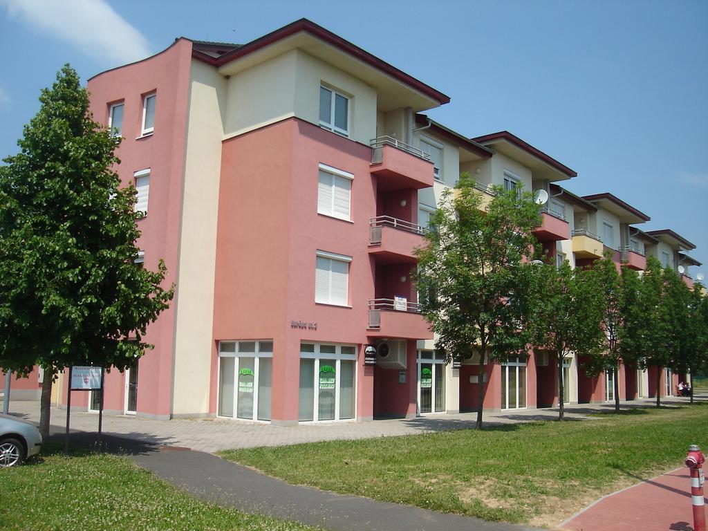 Csabai Apartman Бік Номер фото