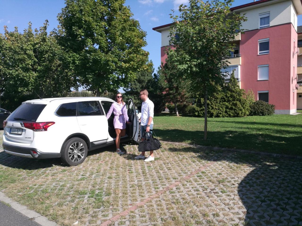 Csabai Apartman Бік Екстер'єр фото