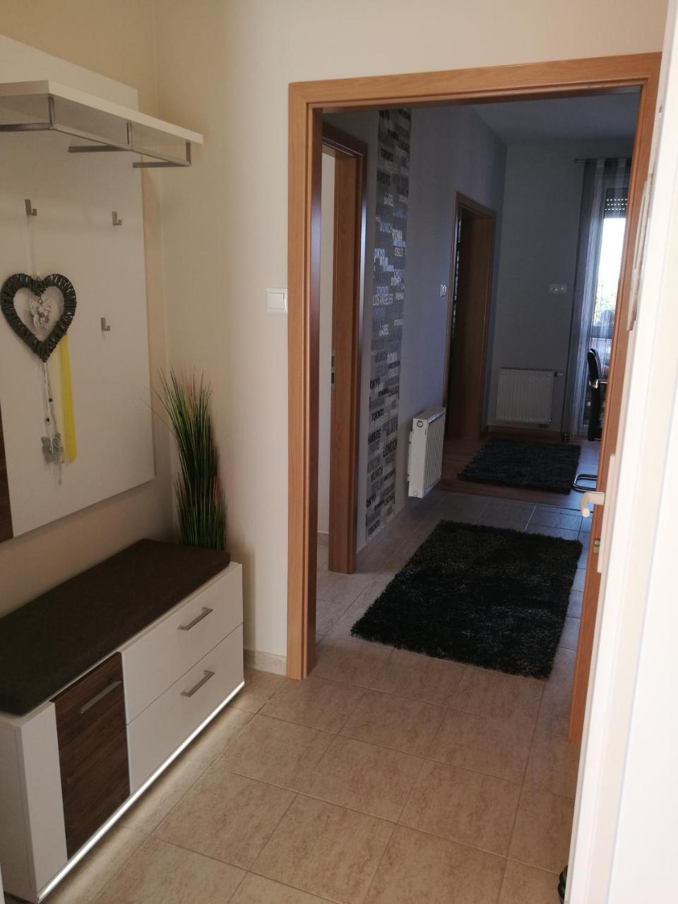 Csabai Apartman Бік Екстер'єр фото