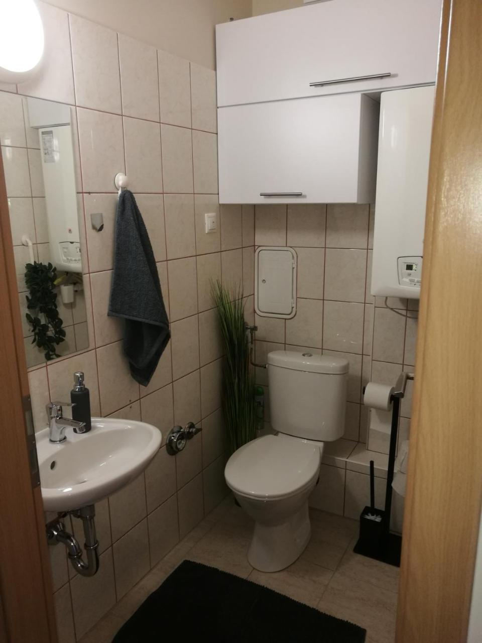 Csabai Apartman Бік Екстер'єр фото