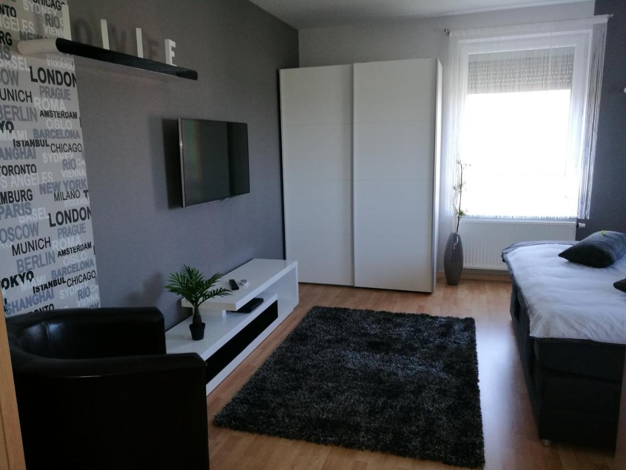 Csabai Apartman Бік Екстер'єр фото