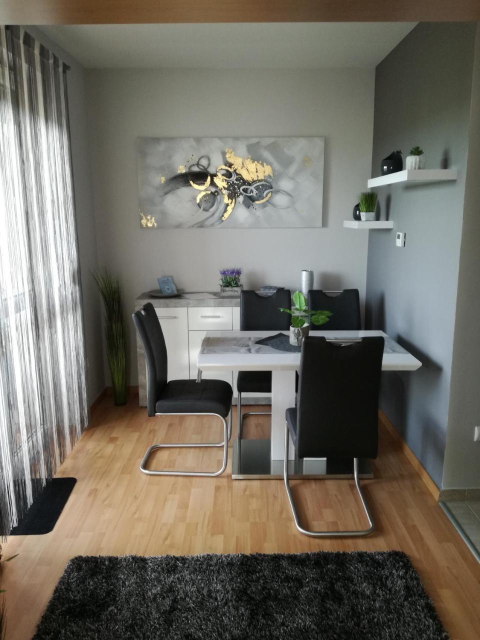 Csabai Apartman Бік Екстер'єр фото