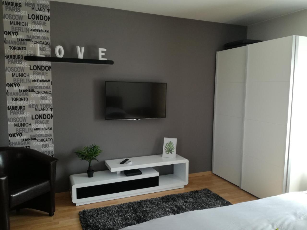 Csabai Apartman Бік Екстер'єр фото