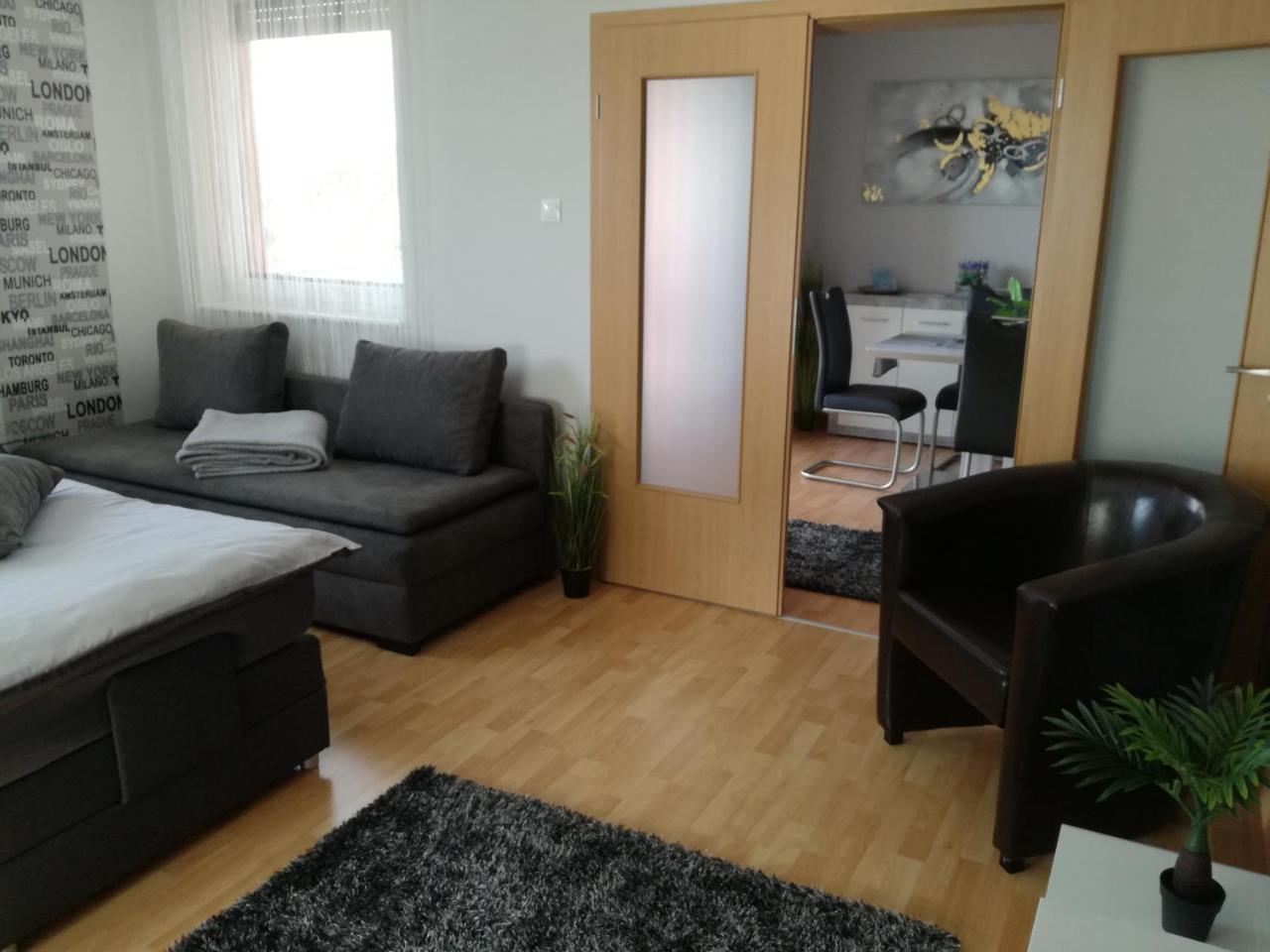 Csabai Apartman Бік Екстер'єр фото