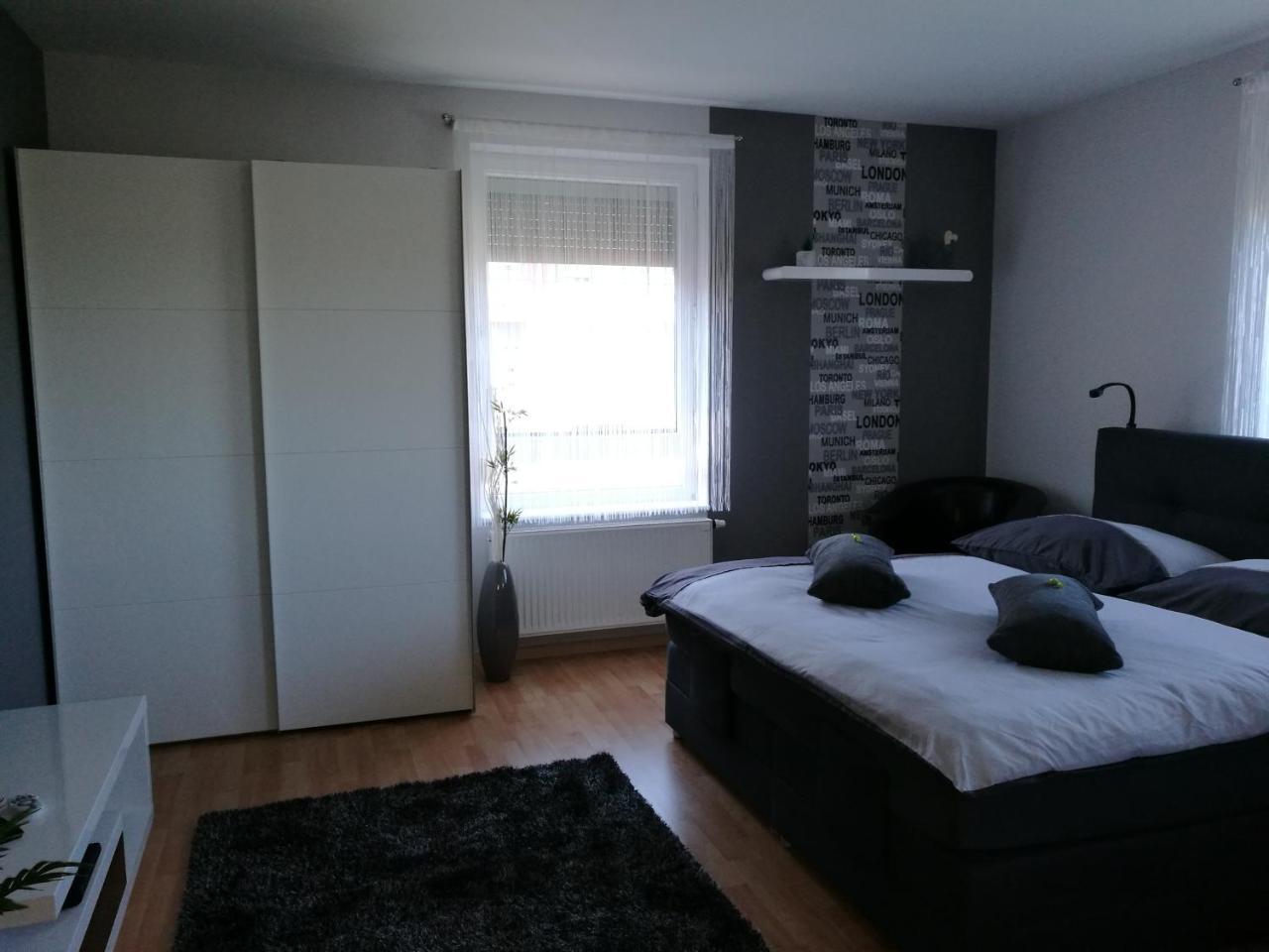 Csabai Apartman Бік Екстер'єр фото